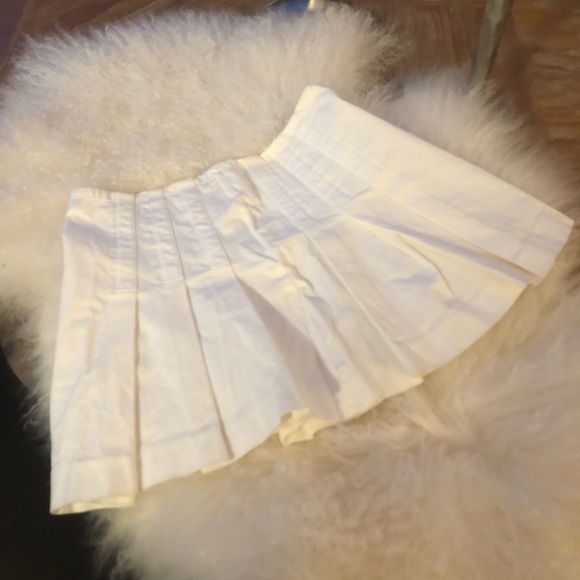 Mint like New 9/10 Design Lab pleated womens mini skirt in SZ 2!! - Picture 2 of 7